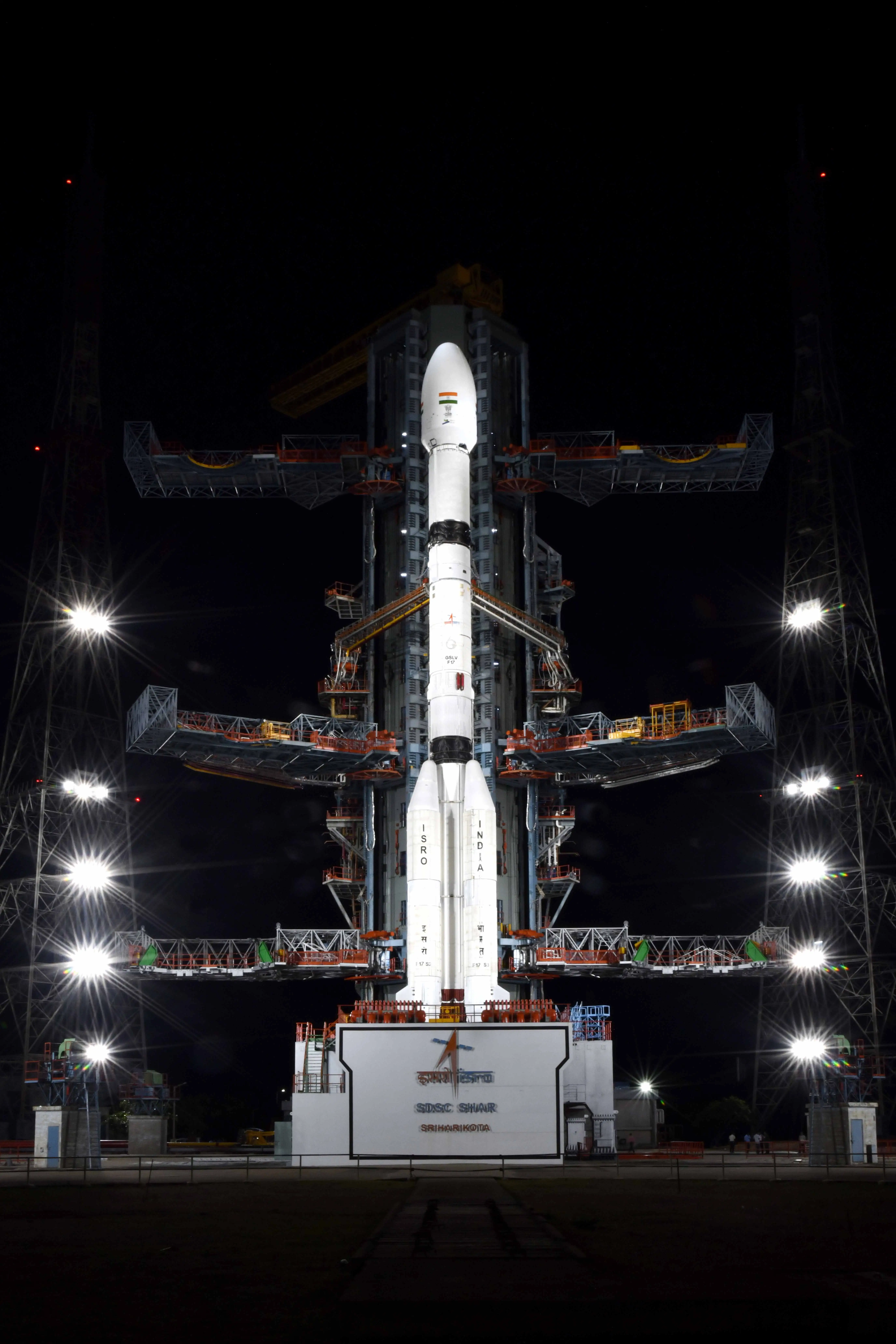 बार-बार एक ही जगह की तस्वीर — EOS-05 का Camera कैसे काम करता है?